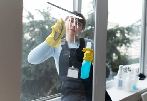 Nettoyage de vitres intérieures et extérieures à Verdalle